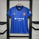 IPSWICH TOWN I 24/25 HOMBRE (VERSIÓN FAN)